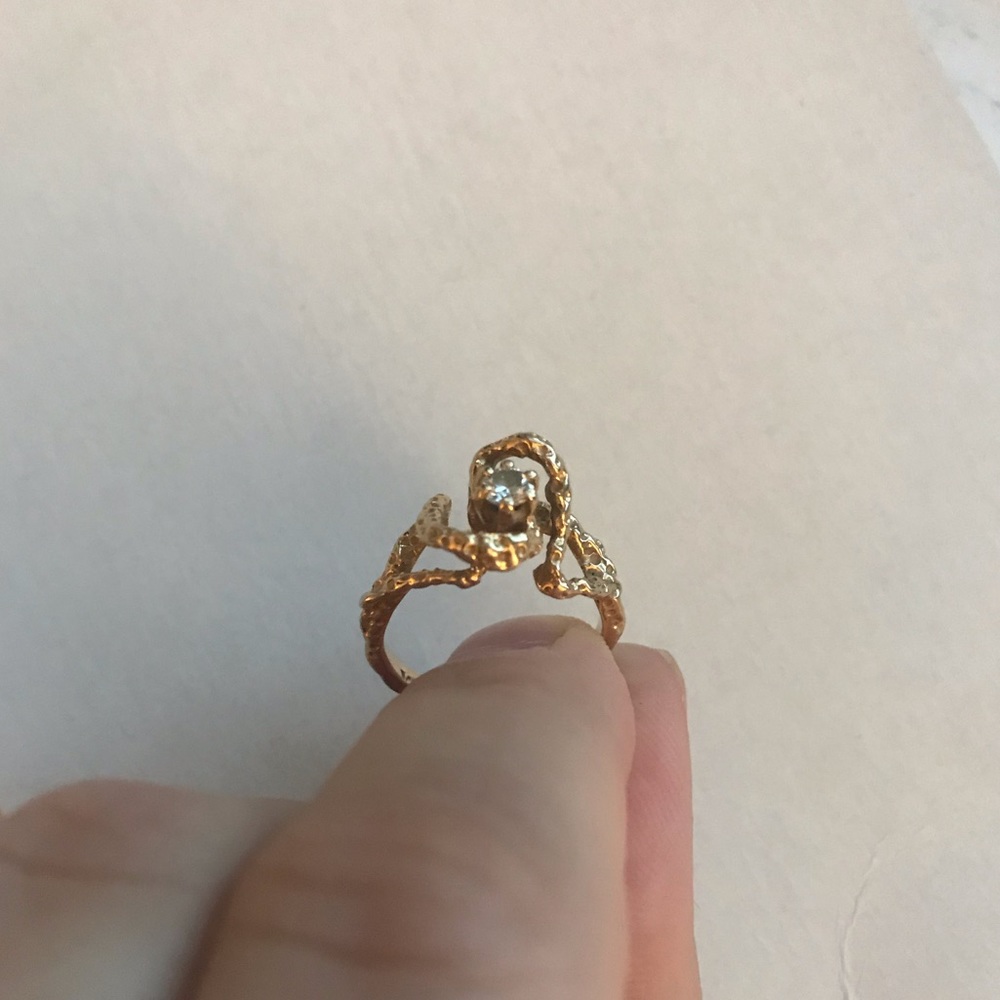 Vintage Diamond Gold Ring - Picture 2 of 8